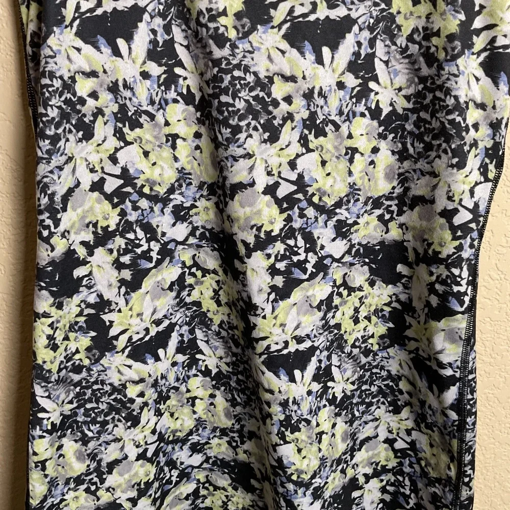 Lululemon Womens 6 Floral Athletic Racerback Tank Top Yoga Running‎ Workout